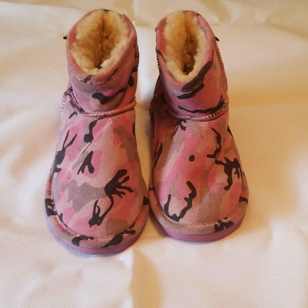 Bearpaw booties